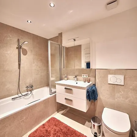 Haus Josef-herold-strasse 17a 아파트 *